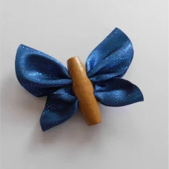 Schmetterlinge aus Stoff in sechs verschiedenen Farben mit Körper aus Holz