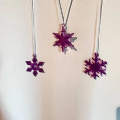 Schneeflocken aus Resin Gießharz lila
