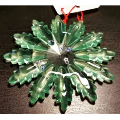 Schneestern "Waldzauber" – Grüner Weihnachtsanhänger mit funkelnden Akzenten