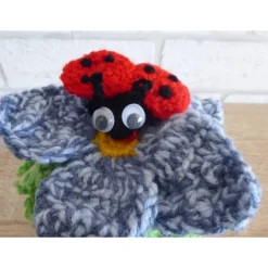 Schönes Glas mit Schraubverschluss, gehäkelter Blume und Marienkäfer (blau)