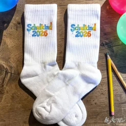 Schulkind 2026 Socken, für Jungs & Mädchen Wasserfarben/ Tennissocken, Personalisierbar, Strümpfe, Geschenk Einschulung