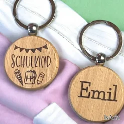 Schulkind Holz Schlüsselanhänger / Schulranzen-Anhänger / Schultütenfüllung/ Einschulungs-Geschenk/personalisiert