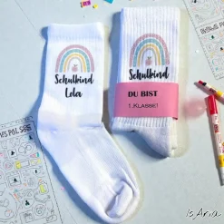 Schulkind Regenbogen Socken,Tennissocken, Personalisierbar, Strümpfe, Geschenkidee Einschulung
