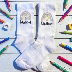 Schulkind Regenbogen Socken,Tennissocken, Personalisierbar, Strümpfe, Geschenkidee Einschulung