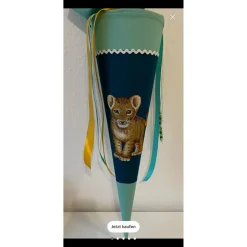 Schultüte aus Stoff bestickt mit einem kleinen Löwen , Namen und Datum 70cm Rohling