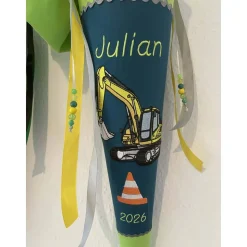 Schultüte aus Stoff bestickt mit einem Bagger , Namen und Datum 70cm Rohling