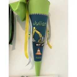 Schultüte aus Stoff bestickt mit einem Bagger , Namen und Datum 70cm Rohling