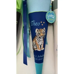 Schultüte aus Stoff bestickt mit einem kleinen Tiger, Namen und Datum 70cm Rohling