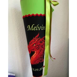 Schultüte aus Stoff bestickt mit einem Drachen, Namen und Datum 70cm Rohling