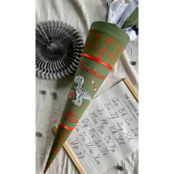 Schultüte Dino für Jungen, passend zum Schulranzen ergobag FeuerspeiBär, T-Rex, mit Namen und Datum, 70 cm der 85 cm