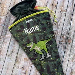 Schultüte ergobag MähdreschBär bestickt mit Dino und Namen