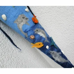 Schultüte Filz Delfin – Handgefilzte Zuckertüte mit Meerestieren, personalisierbar, 70 cm