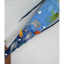 Schultüte Filz Delfin – Handgefilzte Zuckertüte mit Meerestieren, personalisierbar, 70 cm