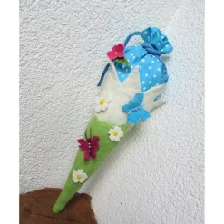 Schultüte gefilzt Filzschultüte mit Filzblumen und Schmetterlingen türkis