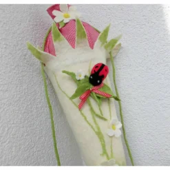 Schultüte gefilzt Filzschultüte mit Marienkäfer Filzblumen für Mädchen