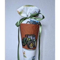 Schultüte Traktor personalisierbar – Zuckertüte Trecker mit Name, 70 cm, bestickt