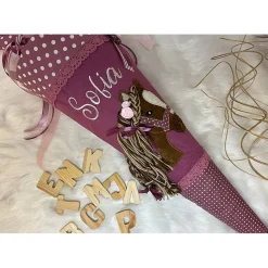 Schultüte, Zuckertüte, gestickt, Pferdekopf im Mähne, himbeer-rosa, Einschulung, personalisierbar, Mädchen, als Kissen