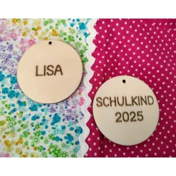 Schultüten-Anhänger aus Holz, personalisiert – Geschenk zur Einschulung & Schulanfang