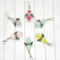 Schutzengel silberfarben hellblau – Glücksbringer Anhänger mit Schmuckkärtchen