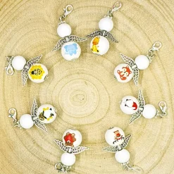 Schutzengel Wichtel rot – Großer Holzperlen Anhänger mit Wunschkärtchen