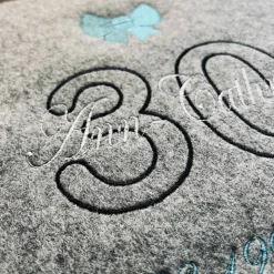 Schutzumschlag SCHLEIFE Fotoalbum Wollfilz bestickt personalisierbar