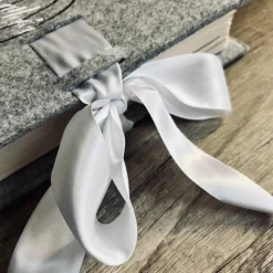 Schutzumschlag SCHLEIFE Fotoalbum Wollfilz bestickt personalisierbar