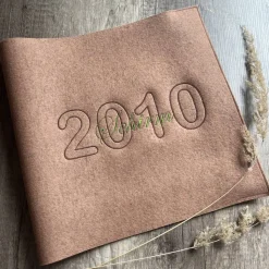 Schutzumschlag ZAHL Fotoalbum Wollfilz bestickt personalisierbar