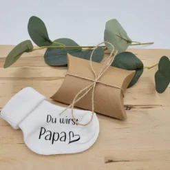 Schwangerschaft verkünden - Babysocke mit Geschenkverpackung - personalisierbar
