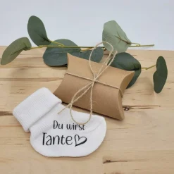 Schwangerschaft verkünden - Babysocke mit Geschenkverpackung - personalisierbar