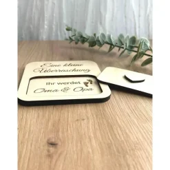 Schwangerschaft verkünden Holzkarte mit Überraschungseffekt Wir bekommen ein Baby, personalisiert Baby verkünden