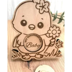 Schwangerschaft verkünden an Ostern mit graviertem Küken, 3D Cutout im Bauch, Text zur Verkündung anpassbar