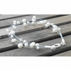 Schwebende Perlen auf leichtem Draht mit Silberschloß, zarter Schmuck, Hochzeitsschmuck