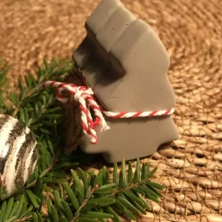 Süße kleine Deko-Tannenbäumchen aus Beton, Weihnachtsbäume in grau, ca. 6 cm