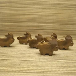 Süße kleine Hasen aus Epoxidharz, 6er Set. Dekoration für den Tisch usw.