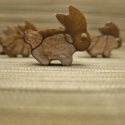 Süße kleine Hasen aus Epoxidharz, 6er Set. Dekoration für den Tisch usw.