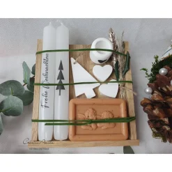 Seifengeschenk mit Kerzen und Kerzenhalter, Tannenbaum - Trockenblumen dekoriert
