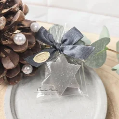 Seifenstern aus Schafmilchseife - Weihnachtsstern - CHRISTROSE - silber-grau