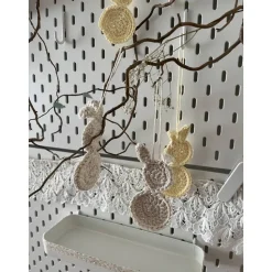 Set 3 Osterhasen gehäkelt Anhänger Mitbringsel Frühlings Deko Osterdeko Hase minimalistisch Skandi gelb weiß braun