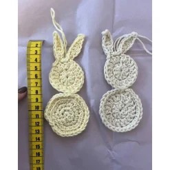 Set 3 Osterhasen gehäkelt Anhänger Mitbringsel Frühlings Deko Osterdeko Hase minimalistisch Skandi gelb weiß braun