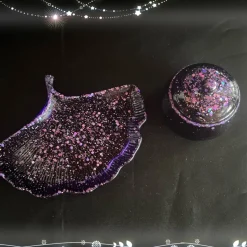 Set aus Blatt und Dose mit Deckel in Lila