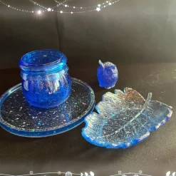 Set aus Schale  Eule und Dose mit Schraubdeckel auf einem runden Tablett