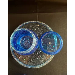 Set aus Schale  Eule und Dose mit Schraubdeckel auf einem runden Tablett