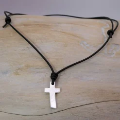 Silberkreuz "Kleiner Vitus" mit Lederband, Geschenk zur Kommunion kleines silbernes Kreuz, Gravur möglich