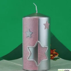 Silberne Weihnachtskerze mit rosafarbigem Stern
