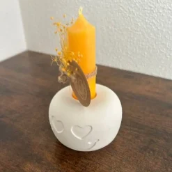 Smiley Kerzenhalter aus Gießkeramik – moderne Deko mit Stabkerze
