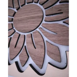 SONNENBLUME AUS NUSSBAUM und BUCHE Sperrholz mit Rattanmuster