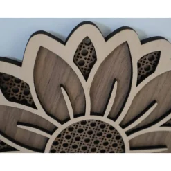 SONNENBLUME AUS NUSSBAUM und BUCHE Sperrholz mit Rattanmuster
