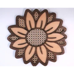 SONNENBLUME AUS NUSSBAUM und BUCHE Sperrholz mit Rattanmuster