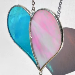Sonnenfänger - Herz aus irisierendem Buntglas mit Glaskristall - Türkis/Rosa