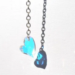 Sonnenfänger - Herzen aus irisierendem Buntglas mit Glaskristall - Perlmutt/Blau